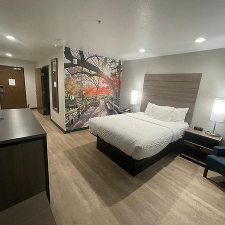 Clarion Pointe Hotel Fort Worth Bagian luar foto
