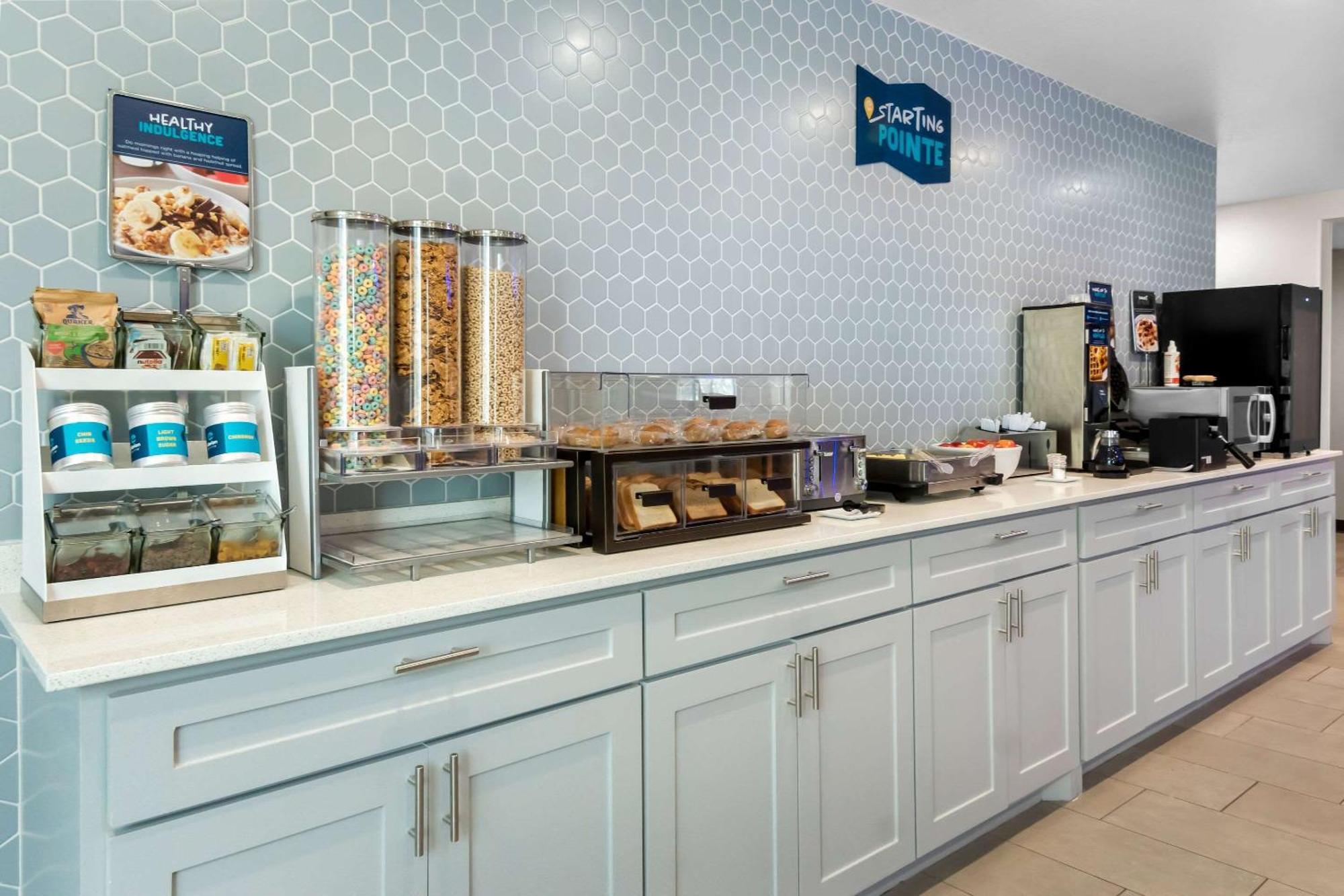 Clarion Pointe Hotel Fort Worth Bagian luar foto